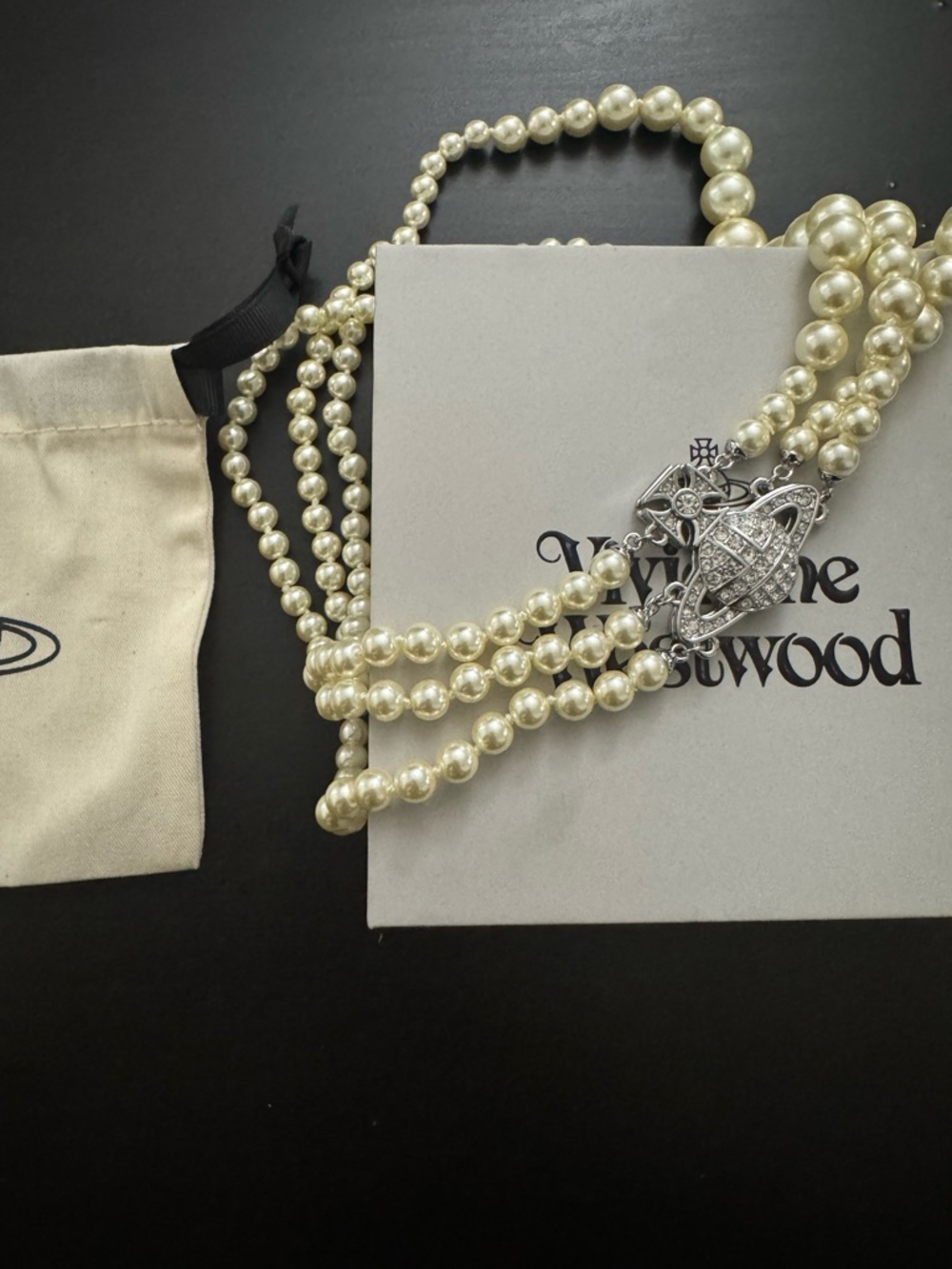 Vivienne Westwood three row bas relief pearl necklace in silver